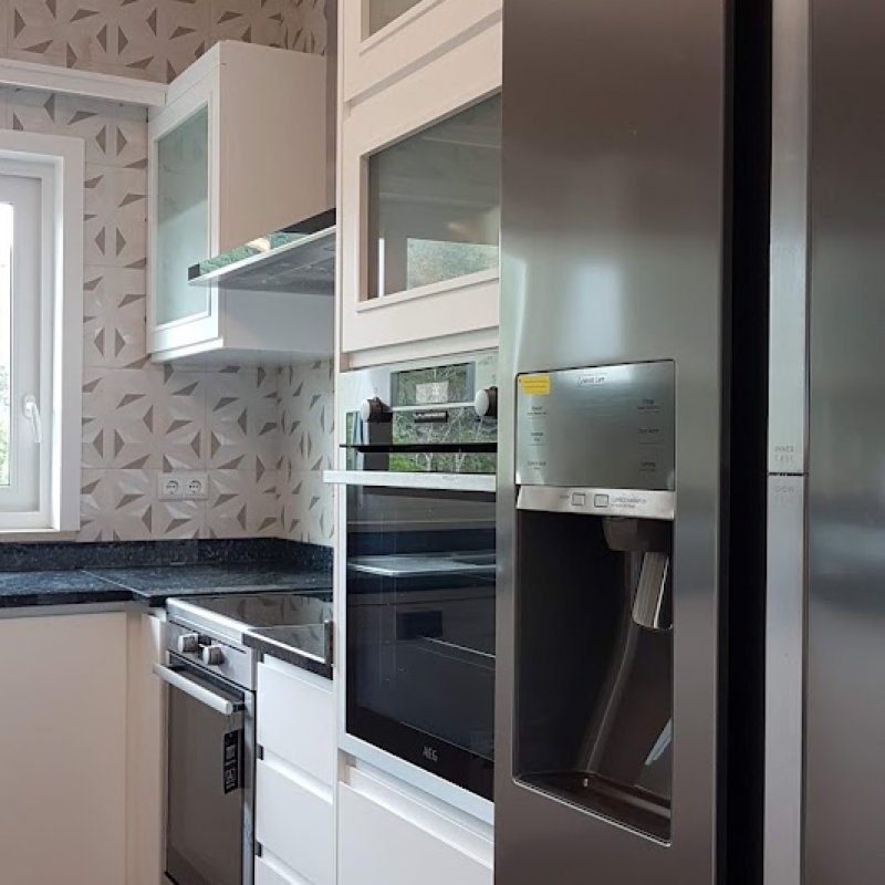 Cozinha Branca com Puxador Integrado